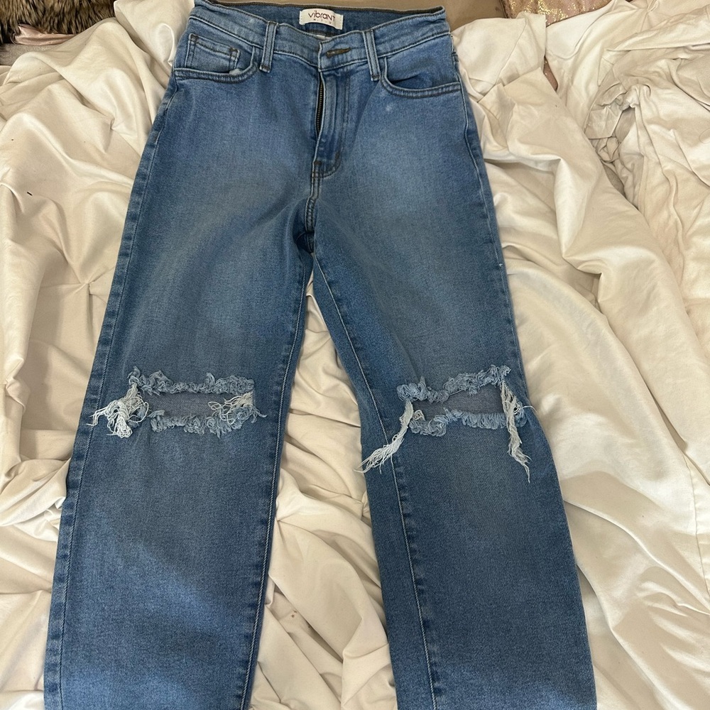Knee Ripped Jeans - Picture 4 of 7